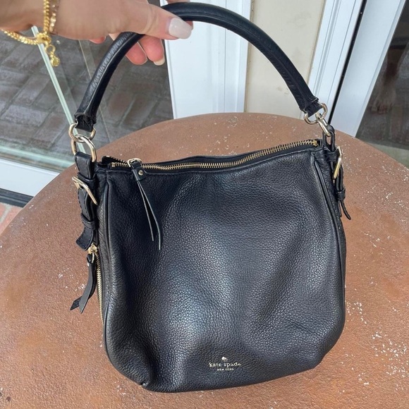 Kate spade shoulder bag 
Also comes with an adjustable long strap - Picture 4 of 5